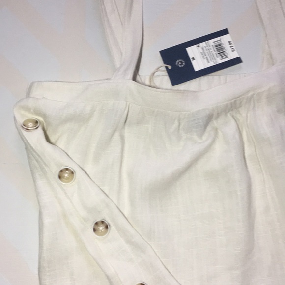 Ivory tank. Universal Thread NWT. Size M - Picture 2 of 3